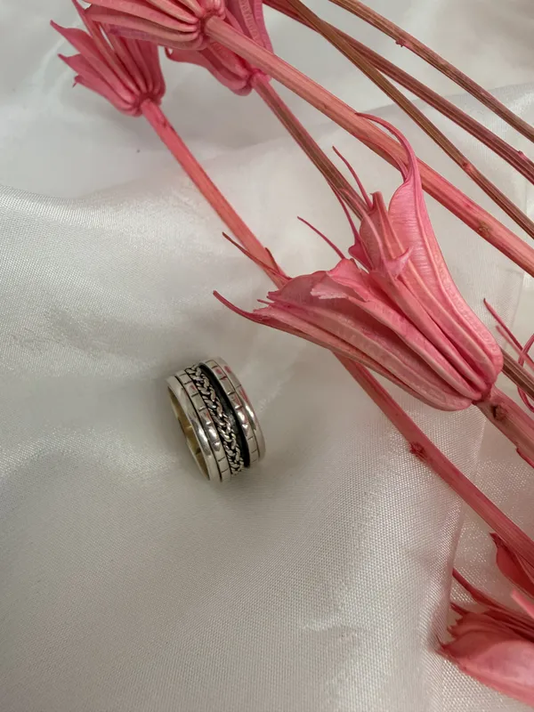 Silver_And_Black_Premium_Finger_Ring_For_Women