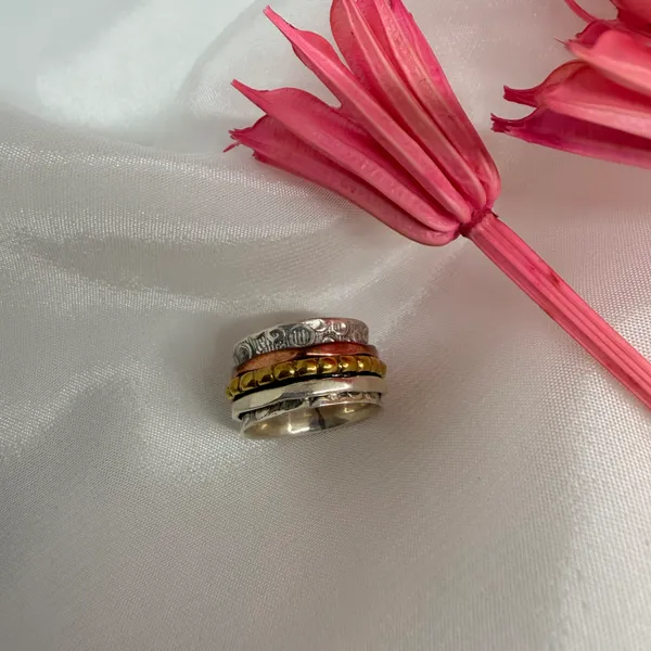 Silver_And_Gold_Premium_Finger_Ring_For_Women