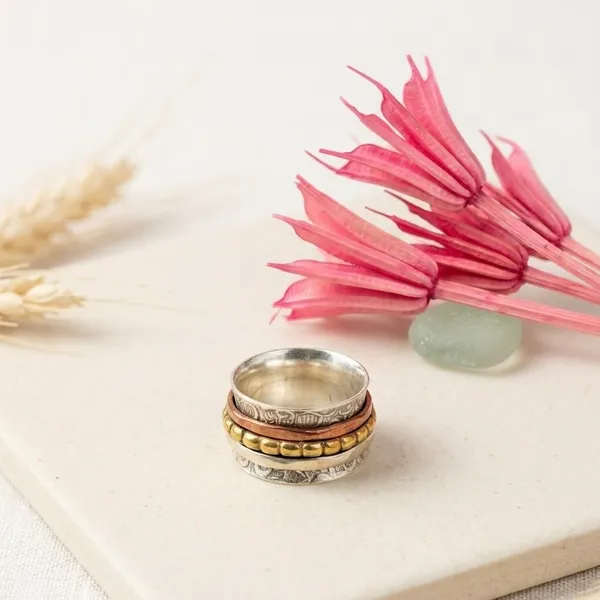 Silver_And_Gold_Premium_Finger_Ring_For_Women