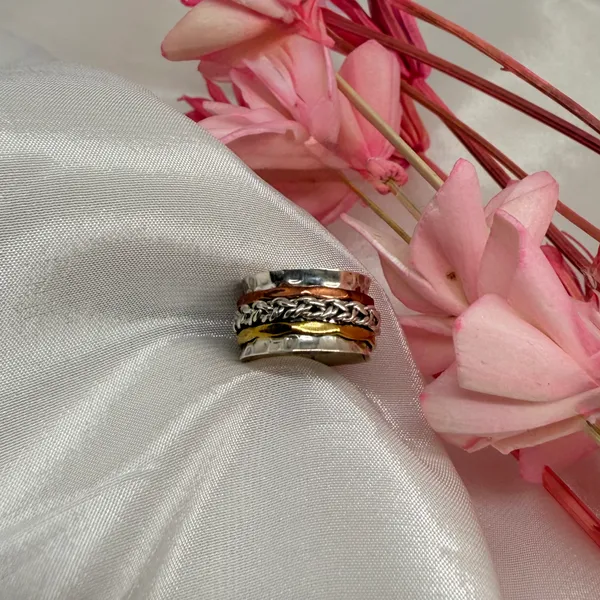 Silver_And_Gold_Finger_Ring_For_Women