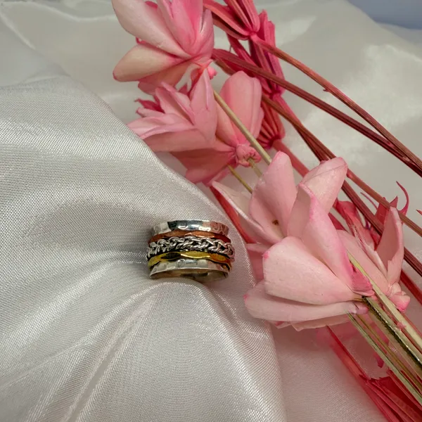 Silver_And_Gold_Finger_Ring_For_Women