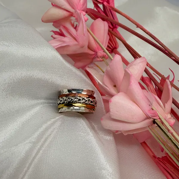 Silver_And_Gold_Finger_Ring_For_Women