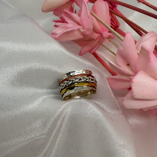 Silver_And_Gold_Finger_Ring_For_Women