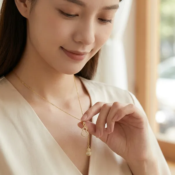 Selene_Drop_Pendant_Necklace_|_Anti-Tarnish_Jewellery