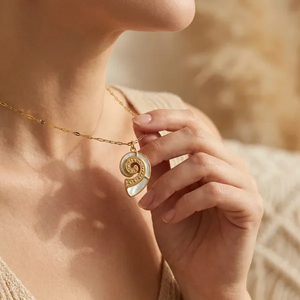 Shelo_Pendant_Necklace_|_Anti-Tarnish_Jewellery