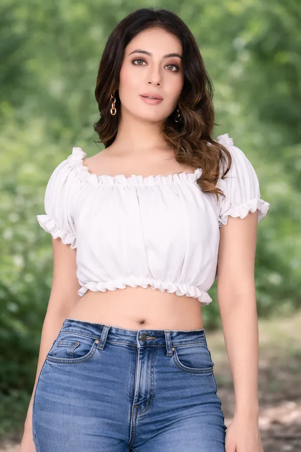 Women'S_White_Ruffle_Crop_Top_With_Off-Shoulder_Design