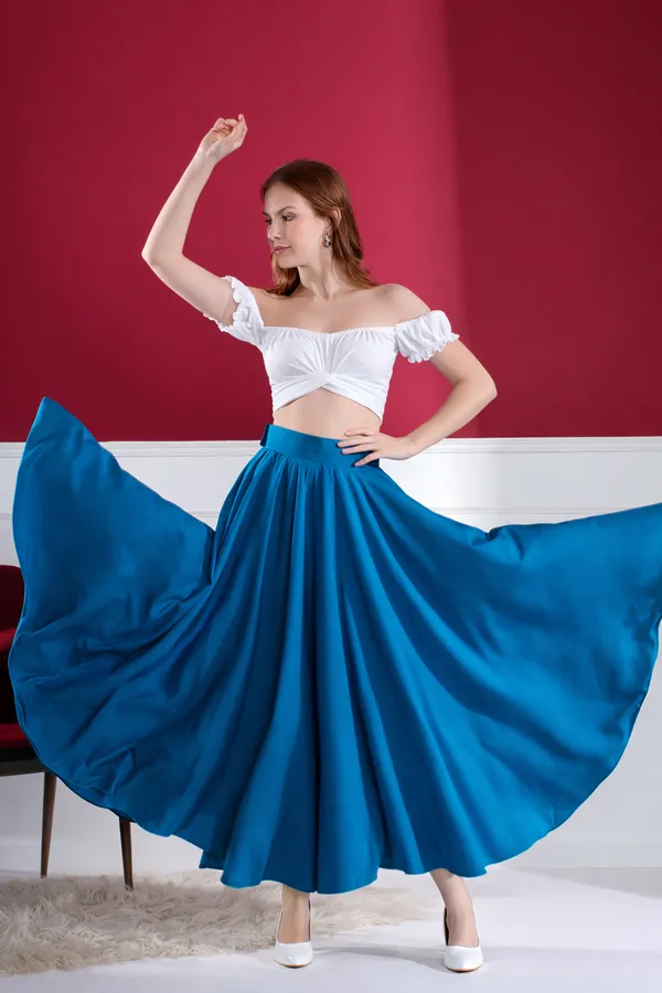 Women'S_Blue_Full-Length_Flared_Skirt_With_White_Crop_Top_Set