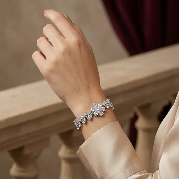 White_Stainless_Steel_Quartz_Flower_Shaped_Bracelet