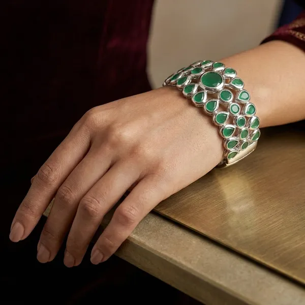 Green_Stainless_Steel_Emerald_Oval_Design_Stone_Bangle