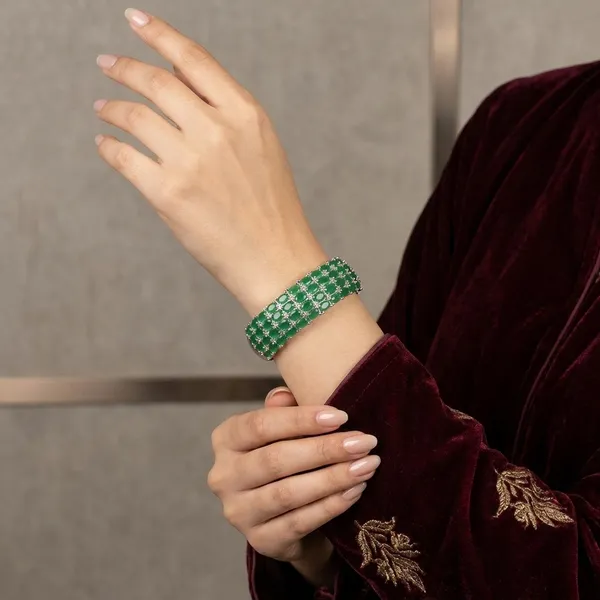 Green_Stainless_Steel_Emerald_Oval_Design_Stone_Bangle