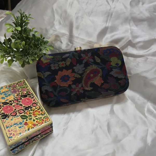 Bagh-e-Noor_Clutch