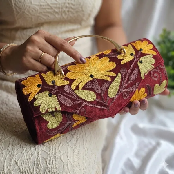 Crimson_Meadow_Clutch