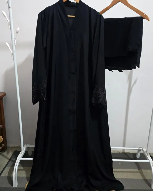 Black_Ebony_Scallop_Abaya_Burqa_With_Attached_Shrug_For_Women