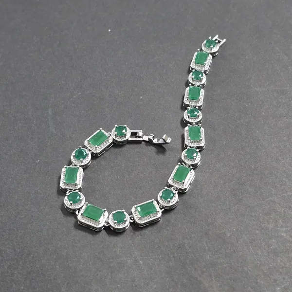 Emerald_green_baguette_bracelet