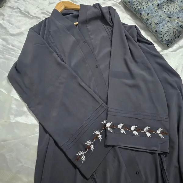 Midnight_Clover_Abaya