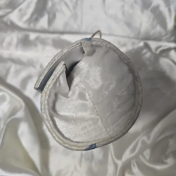 Neelam_Ivory_Aari_Clutch