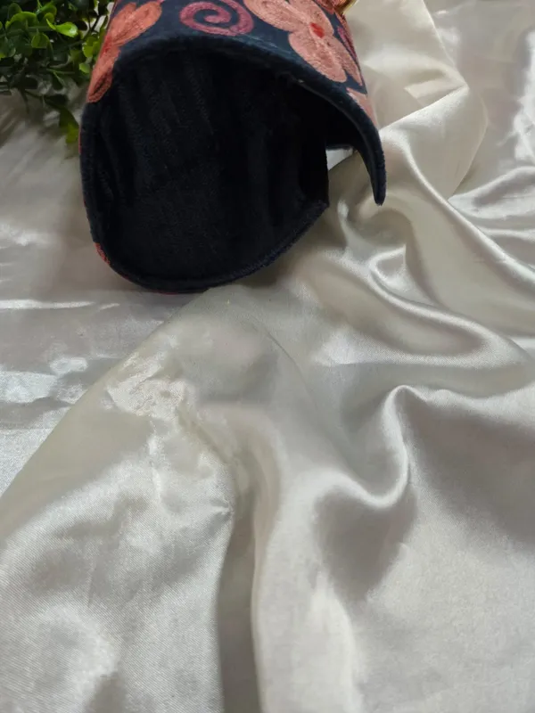 Roseate_Vines_Continental_Clutch
