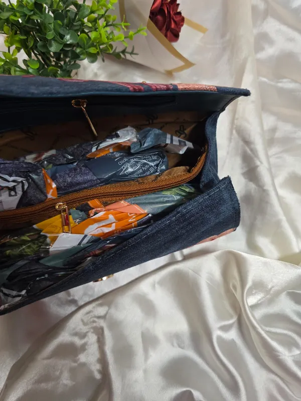 Roseate_Vines_Continental_Clutch
