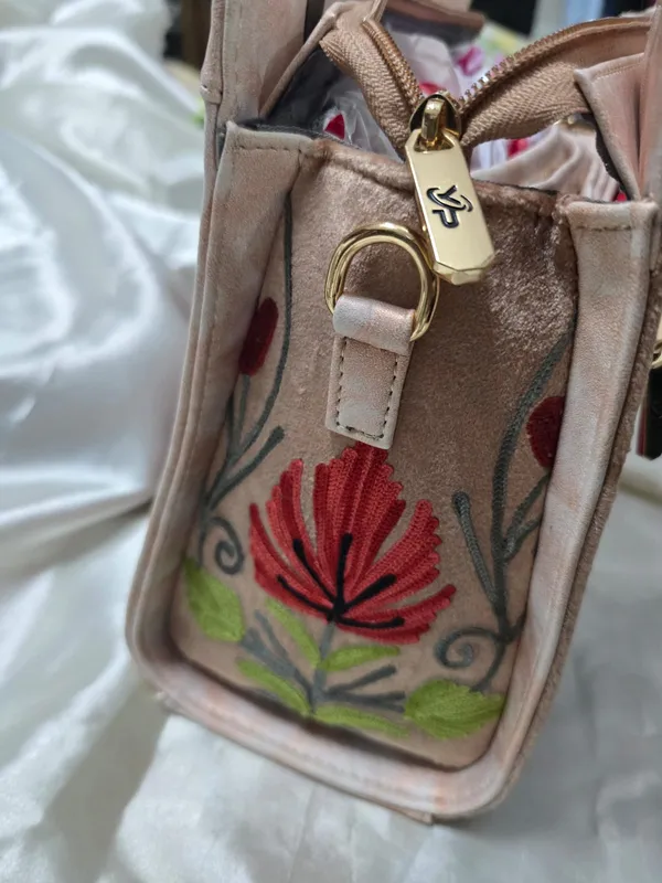Sienna_Leaf_Carryall_Sling_bag