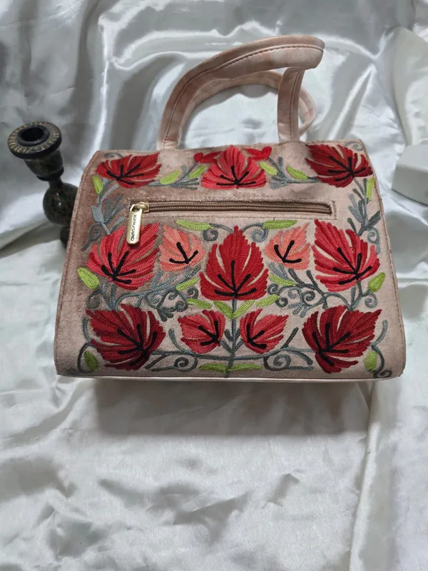 Sienna_Leaf_Carryall_Sling_bag