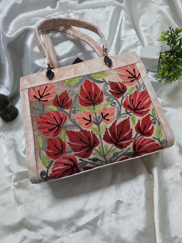 Sienna_Leaf_Carryall_Sling_bag