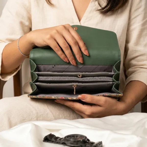 The_Artisan_Flora_Embroidered_Clutch