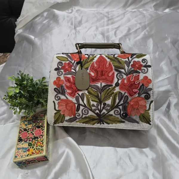 The_Chinar_Blossom_Satchel