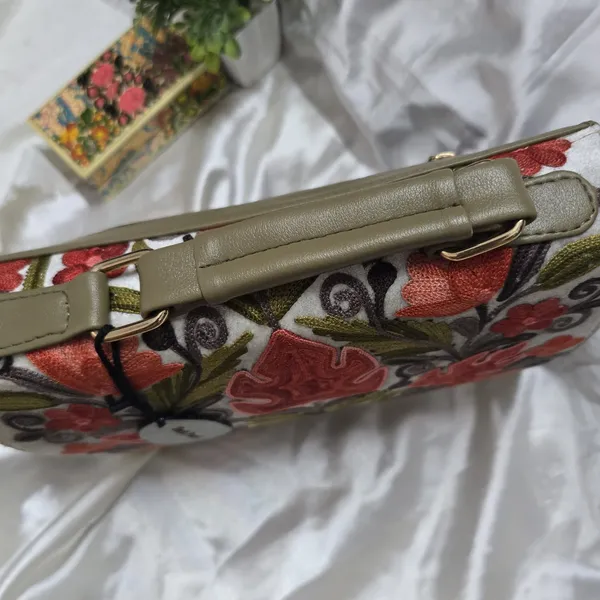 The_Chinar_Blossom_Satchel