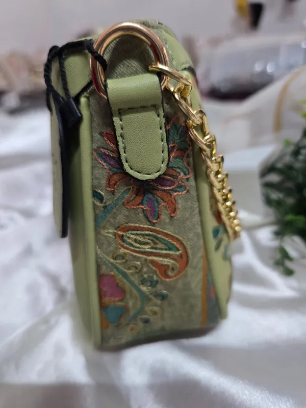 The_Gold_Chain_Veranda_Hand_Bag_For_Women