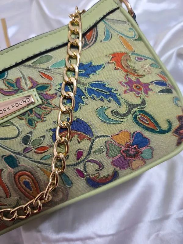 The_Gold_Chain_Veranda_Hand_Bag_For_Women