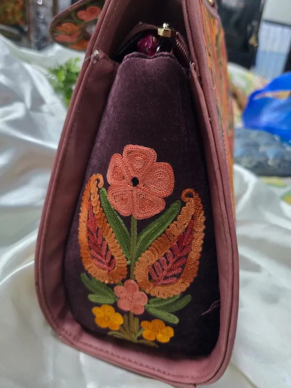 The_Royal_Paisley_Tapestry_Bag_For_Women