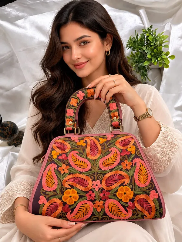The_Royal_Paisley_Tapestry_Bag_For_Women