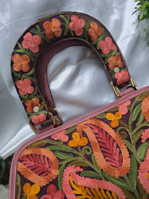 The_Royal_Paisley_Tapestry_Bag_For_Women