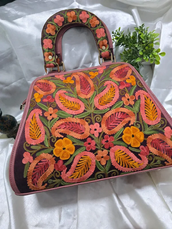 The_Royal_Paisley_Tapestry_Bag_For_Women
