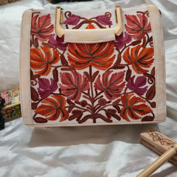 Off_White_Sling_Bag_For_Women