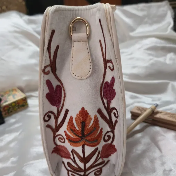 Off_White_Sling_Bag_For_Women