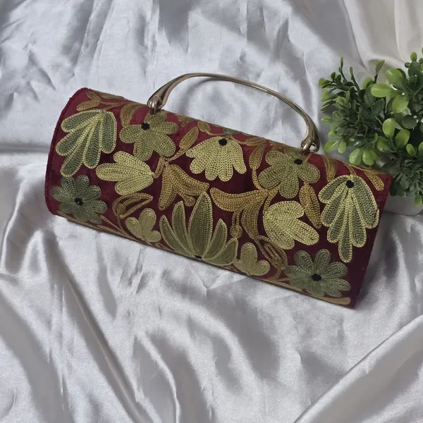 Zariyah_Empress_Metal_Handle_Clutch: