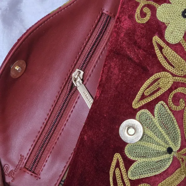 Zariyah_Empress_Metal_Handle_Clutch: