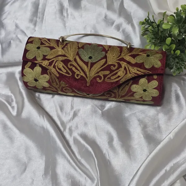 Zariyah_Empress_Metal_Handle_Clutch: