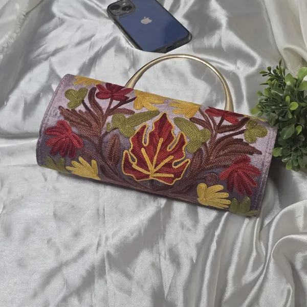 Zariyah_Flora_Metal_Handle_Clutch