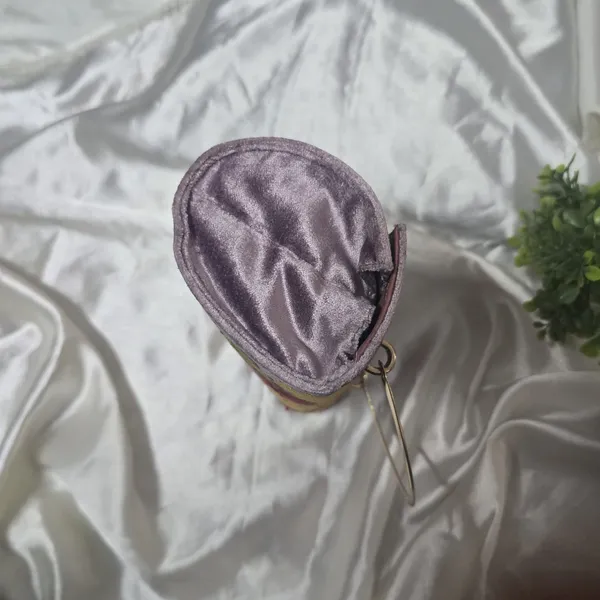 Zariyah_Flora_Metal_Handle_Clutch