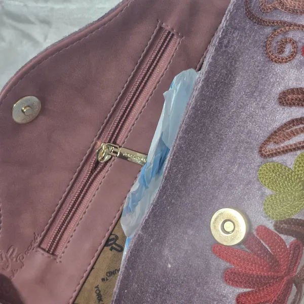 Zariyah_Flora_Metal_Handle_Clutch