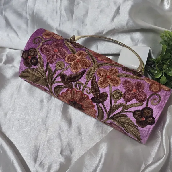 Zariyah_Meadow_Metal_Handle_Clutch