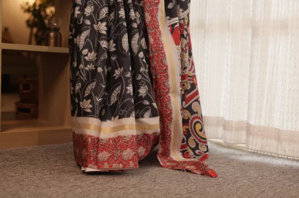 Black_And_Red_Tussar_Art_Silk_Saree