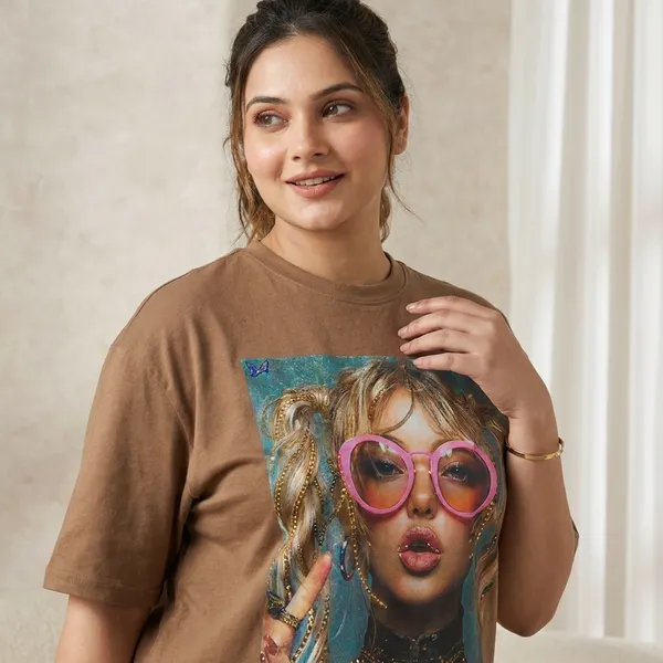 Women_Oversized_Graphic_Printtshirt