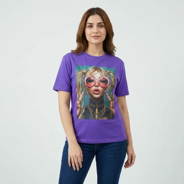 Graphic_Print_T_Shirt_With_Stylish_Girl_Illustration