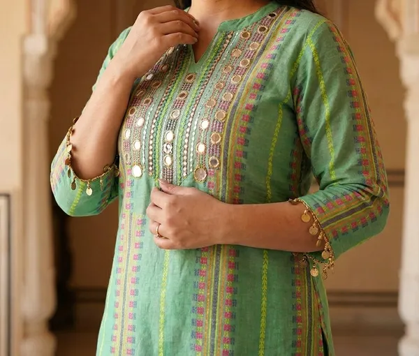 Women_Green_Embroidered_Striped_Kurta_Set_With_Pants