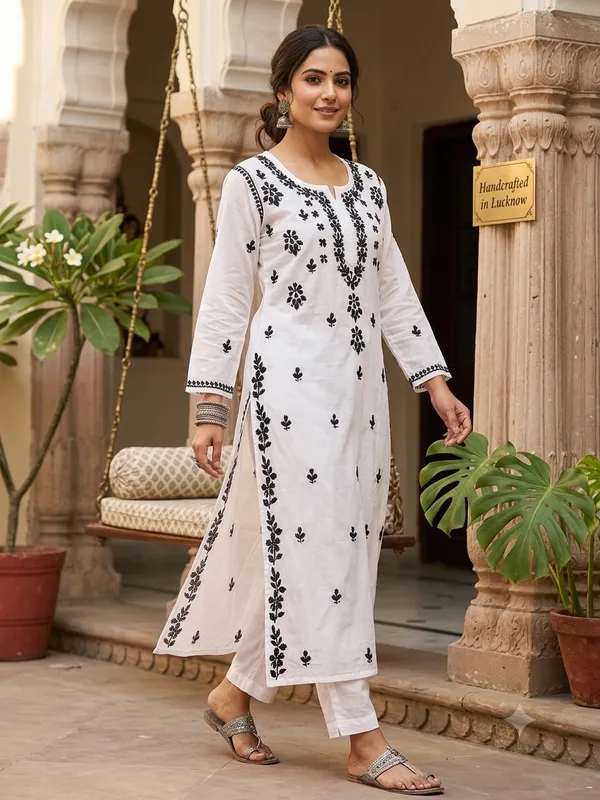 Kashmiri_Rayon_Black_Work_Chikan_Kurti_