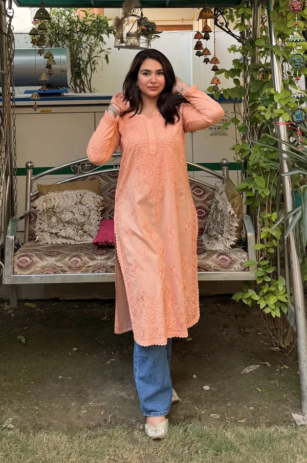 Mulmul_chikan_Zainab_Lace_kurti