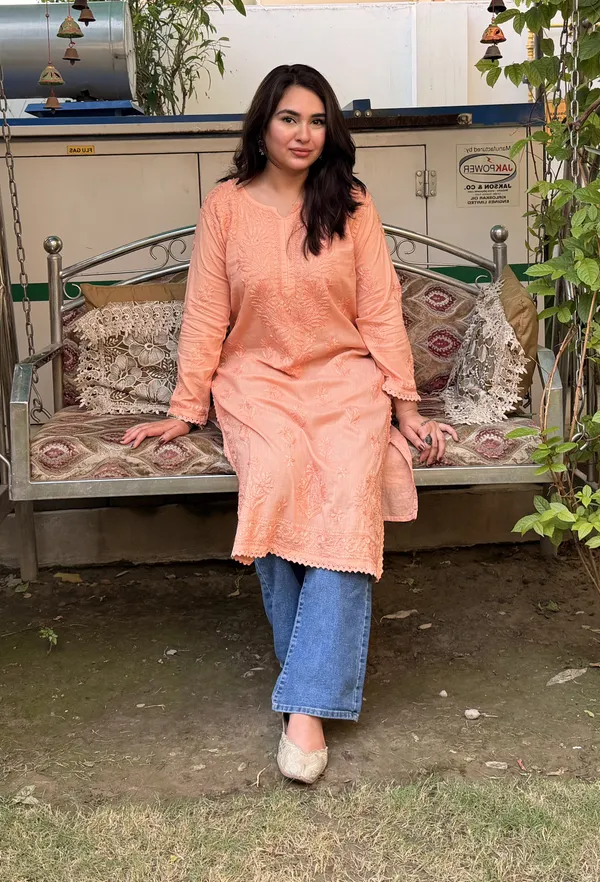 Mulmul_chikan_Zainab_Lace_kurti